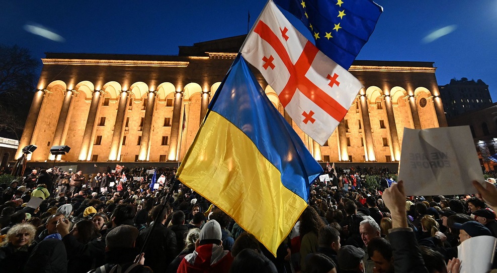 Protestat e dhunshme, Gjeorgjia terheq ligjin per kufizimin e lirise se medias